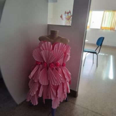 03 Roupas Material Recciclado Artes Colegio Souza Aguiar